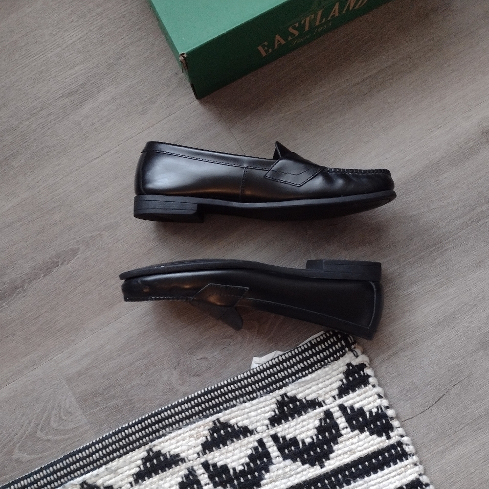 Eastland leather Classic II penny loafer women, 11 narrow - Picture 4 of 14